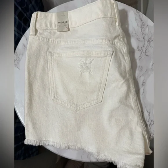 Torrid Women's White Distressed Shorts - Picture 5 of 5